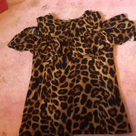 Ruffled off the shoulder cheetah print top. - Picture 2 of 3